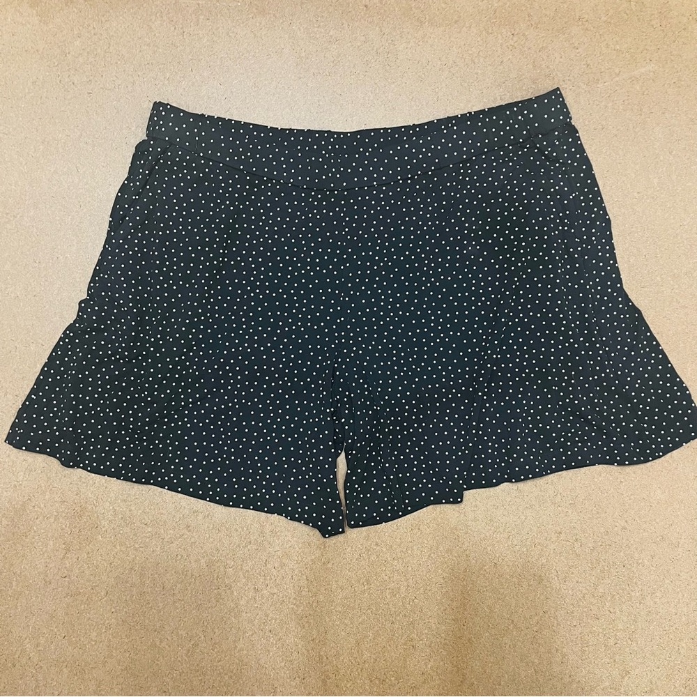 J. Jill Black and White High Waist Shorts
